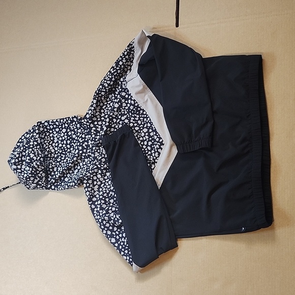 Jessica Simpson Black and White Boxy Long Sleeve Hoodie - Picture 8 of 9